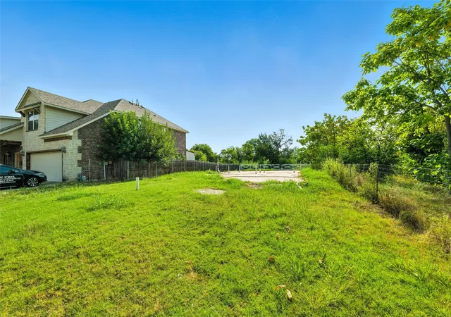3rd image of 630 N Irving Heights Dr, Irving, TX 75061 | MLS# 21018544