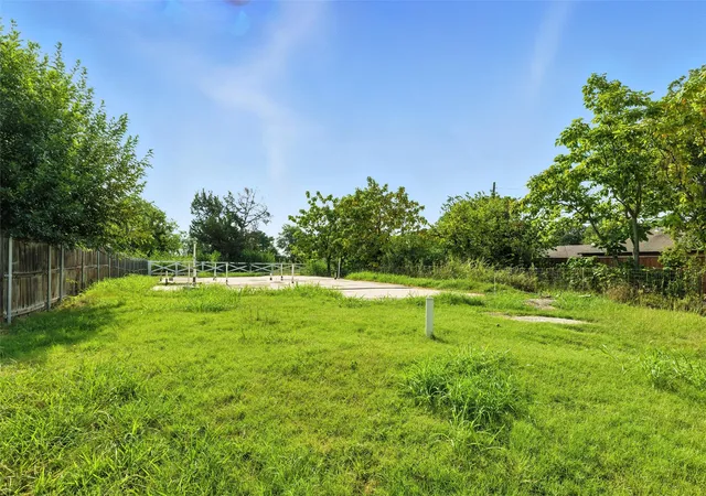 5th image of 630 N Irving Heights Dr, Irving, TX 75061 | MLS# 21018544