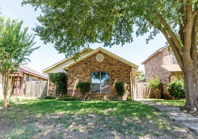 Homes for sale in De Soto, TX | 1129 Sandalwood Ln, De Soto, TX 75115 | MLS# 21019241