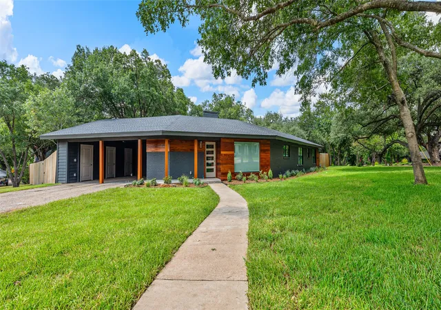 Photo 3 of Single family home for sale at 5205 Lockwood Dr, Waco, TX 76710 | MLS# 21019158 | Listing updated on 2026-07-10