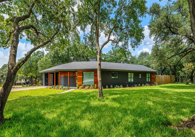 Photo 3 of Single family home for sale at 5205 Lockwood Dr, Waco, TX 76710 | MLS# 21019158 | Listing updated on 2026-07-10