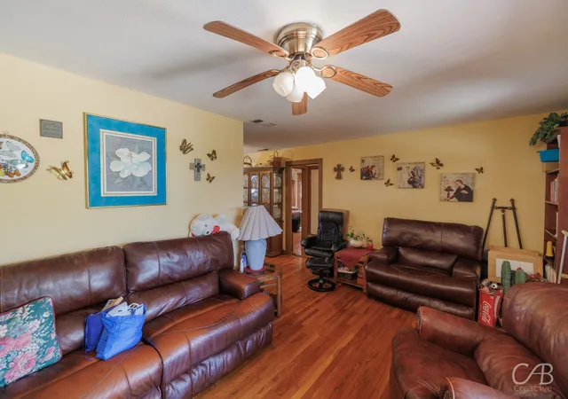 Photo 3 of Single family home for sale at 1406 W Commerce St, Eastland, TX 76448 | MLS# 21017177 | Listing updated on 2026-07-28