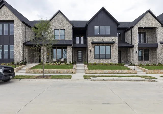 Photo 2 of Townhouse for sale at 2636 Yampa Dr, Mc Kinney, TX 75071 | MLS# 21020293 | Listing updated on 2026-07-27