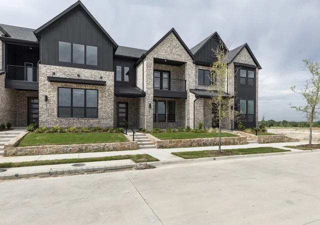 Photo 3 of Townhouse for sale at 2632 Yampa Dr, Mc Kinney, TX 75071 | MLS# 21020328 | Listing updated on 2026-07-27