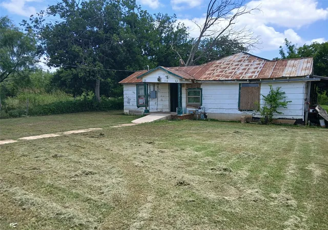 Homes for sale in Coleman, TX | 710 E Mesquite St, Coleman, TX 76834 | MLS# 21020339
