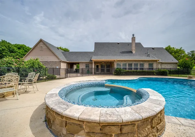 Photo 1 of Single family home for sale at 500 Navajo Ct, Runaway Bay, TX 76426 | MLS# 21020336 | Listing updated on 2026-08-20