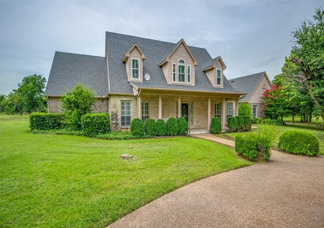 Photo 3 of Single family home for sale at 500 Navajo Ct, Runaway Bay, TX 76426 | MLS# 21020336 | Listing updated on 2026-08-20