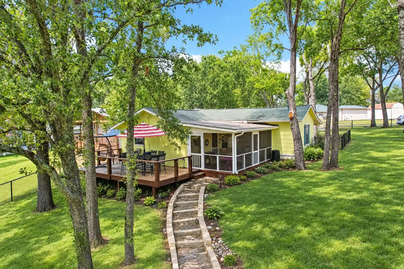 Photo 1 of Single family home for sale at 176 Bayside Cir, Malakoff, TX 75148 | MLS# 21021459 | Listing updated on 2026-10-15