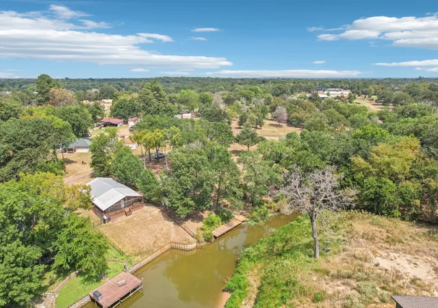 Homes for sale in Malakoff, TX | 176 Bayside Cir, Malakoff, TX 75148 | MLS# 21021459