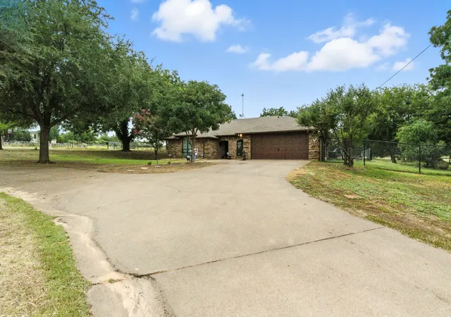 Photo 1 of House for sale at 622 Harmony Cir, Weatherford, TX 76087 | MLS# 21001460 | Listing updated on 2026-10-07