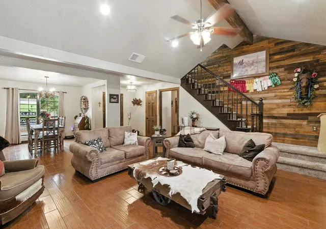 Photo 2 of House for sale at 622 Harmony Cir, Weatherford, TX 76087 | MLS# 21001460 | Listing updated on 2026-10-07