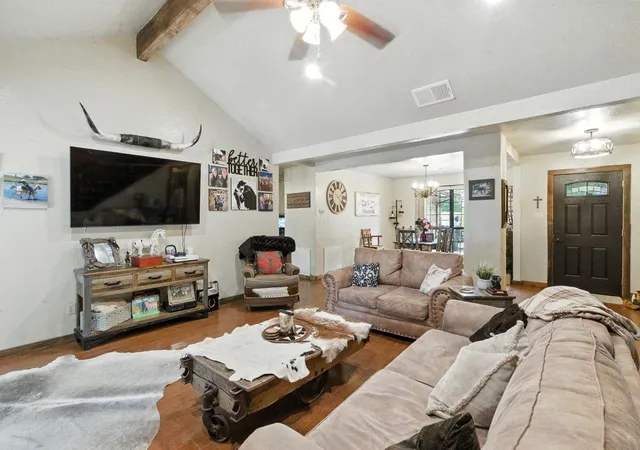 Photo 3 of House for sale at 622 Harmony Cir, Weatherford, TX 76087 | MLS# 21001460 | Listing updated on 2026-10-07