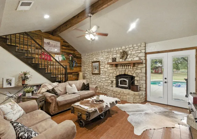 Photo 4 of House for sale at 622 Harmony Cir, Weatherford, TX 76087 | MLS# 21001460 | Listing updated on 2026-10-07