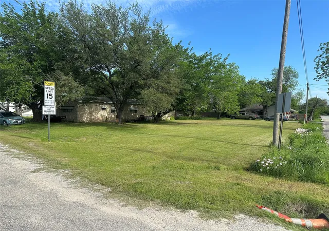 Homes for sale in Tolar, TX | 100 & 102 S Oak Ln, Tolar, TX 76476 | MLS# 21022241