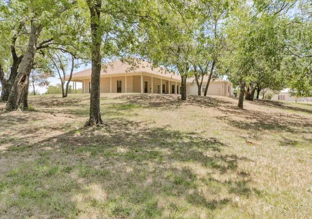 Homes for sale in St Jo, TX | 537 Fm 677 N, St Jo, TX 76265 | MLS# 21022168