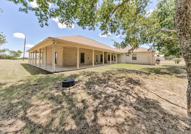 Homes for sale in St Jo, TX | 537 Fm 677 N, St Jo, TX 76265 | MLS# 21022168