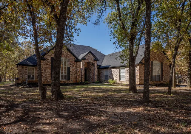 Photo 2 of Single family home for sale at 230 River Oaks Dr, Seagoville, TX 75159 | MLS# 21022555 | Listing updated on 2026-07-15