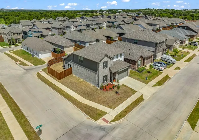 1st image of 2860 Fox Trail Ln, Fort Worth, TX 76108 | MLS# 21021816