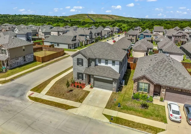 3rd image of 2860 Fox Trail Ln, Fort Worth, TX 76108 | MLS# 21021816