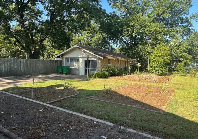 Photo 3 of Single family home for sale at 2276 Main St, Haynesville, LA 71038 | MLS# 21020719 | Listing updated on 2026-07-16