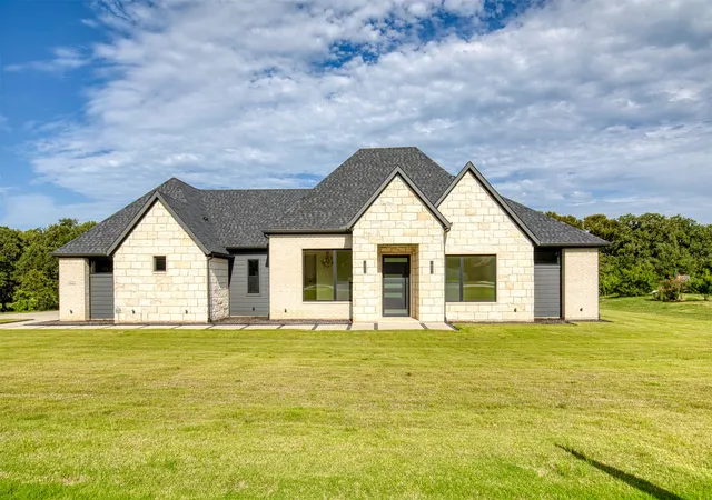 Photo 1 of Single family home for sale at 1044 Hidden Oaks Dr, Wills Point, TX 75169 | MLS# 21025013 | Listing updated on 2026-07-17
