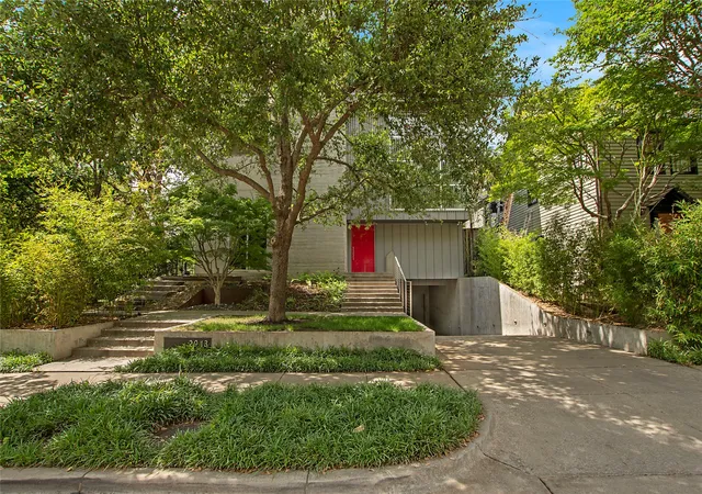 Photo 2 of Sale Pending at 2913 Sale St, Dallas, TX 75219 | MLS# 20978297 | Listing updated on 2026-08-20