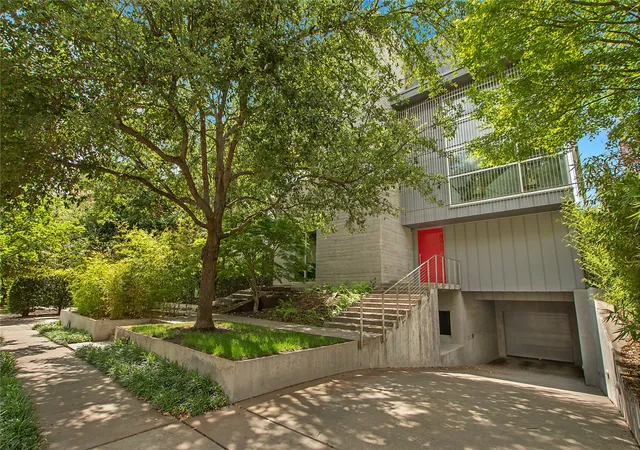 Photo 3 of Sale Pending at 2913 Sale St, Dallas, TX 75219 | MLS# 20978297 | Listing updated on 2026-08-20