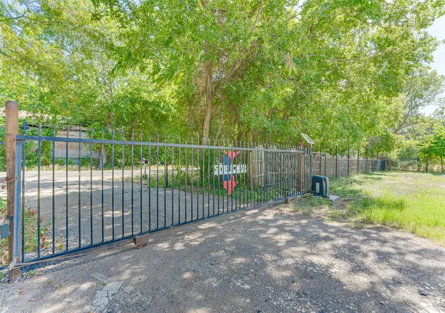 Photo 3 of Single family home for sale at 11381 County Road 739, Princeton, TX 75407 | MLS# 21024622 | Listing updated on 2026-08-25