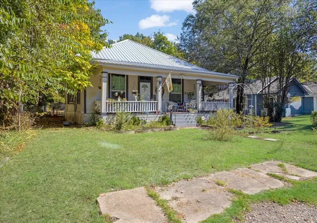 Homes for sale in Paris, TX | 203 19th St Se, Paris, TX 75460 | MLS# 21028681