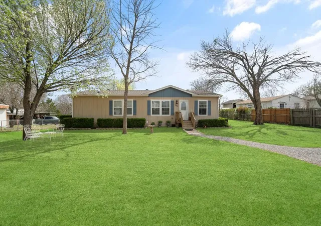 Photo 2 of Single family home for sale at 360 Rockcrest Rd, Mc Kinney, TX 75071 | MLS# 21028598 | Listing updated on 2026-08-17