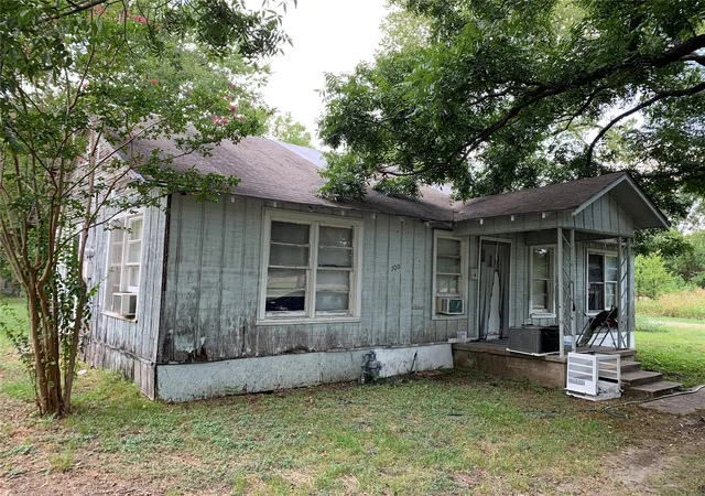 Homes for sale in Kerens, TX | 100 S Wright Ave, Kerens, TX 75144 | MLS# 21030201