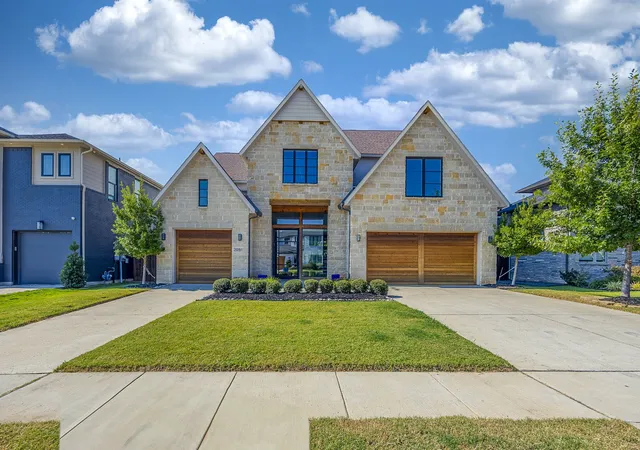 Photo 2 of Single family home for sale at 2081 Holt Way, Grapevine, TX 76051 | MLS# 21029425 | Listing updated on 2026-10-05