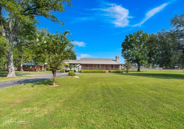 Homes for sale in Bossier City, LA | 4938 Swan Lake Rd, Bossier City, LA 71111 | MLS# 21028653