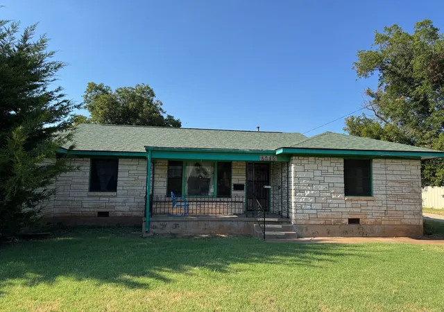 Photo 1 of Single family home for sale at 1012 W Custer St, Seymour, TX 76380 | MLS# 21031710 | Listing updated on 2026-08-24