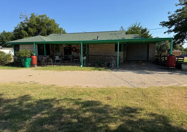 Photo 2 of Single family home for sale at 1012 W Custer St, Seymour, TX 76380 | MLS# 21031710 | Listing updated on 2026-08-24
