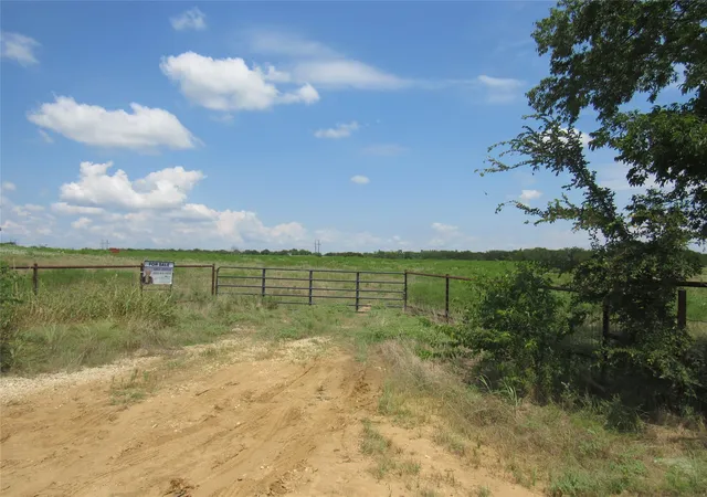 Photo 4 of House for sale at 2464 County Rd 1245, Savoy, TX 75479 | MLS# 21028755 | Listing updated on 2026-08-03