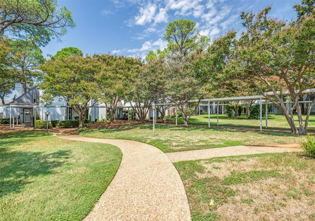2nd image of 412 Hollyhill Ln, Denton, TX 76205 | MLS# 21029878