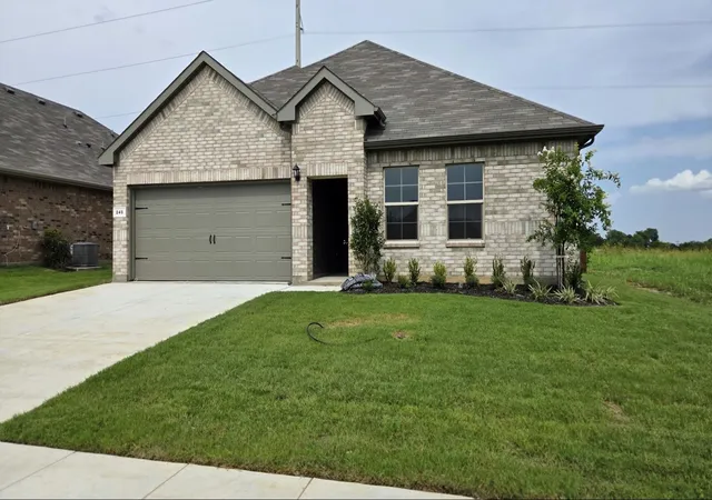 Homes for sale in Grandview, TX | 240 Kinley St, Grandview, TX 76050 | MLS# 21031453
