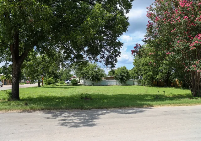 Homes for sale in San Saba, TX | 708 W Lewis St, San Saba, TX 76877 | MLS# 21032724