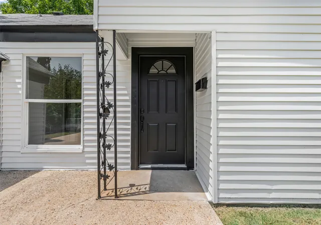 4th image of 2327 Brookfield Ave, Dallas, TX 75235 | MLS# 21032876