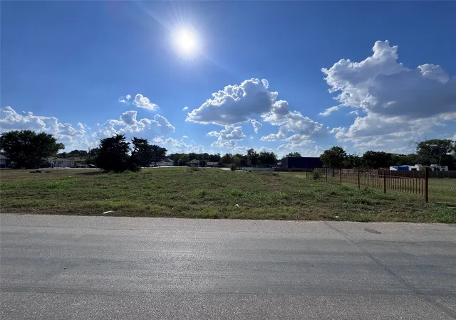 Photo 3 of Sale Pending at 3733 Kolloch Dr, Dallas, TX 75216 | MLS# 21033533 | Listing updated on 2026-08-26