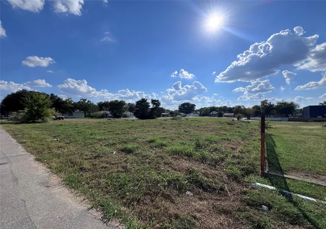 Photo 3 of Sale Pending at 3733 Kolloch Dr, Dallas, TX 75216 | MLS# 21033533 | Listing updated on 2026-08-26