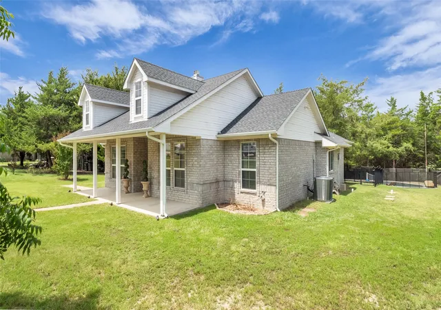 Homes for sale in Van Alstyne, TX | 1011 Sister Grove Rd, Van Alstyne, TX 75495 | MLS# 21027486