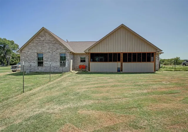 Homes for sale in Springtown, TX | 8789 Hutcheson Hill Rd, Springtown, TX 76082 | MLS# 21023442