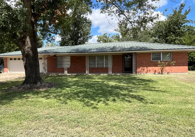 Homes for sale in Mexia, TX | 817 E Holly Ln, Mexia, TX 76667 | MLS# 21033070
