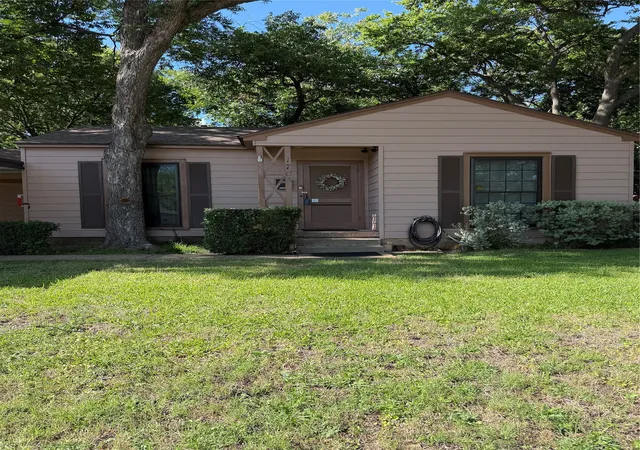 2nd image of 1703 Brandon St, Dallas, TX 75208 | MLS# 21021678
