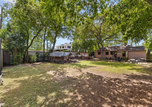 3rd image of 1703 Brandon St, Dallas, TX 75208 | MLS# 21021678