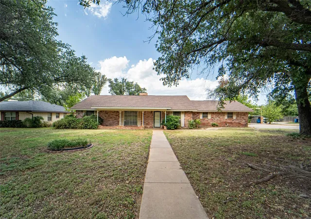 Homes for sale in Breckenridge, TX | 1508 W Elliott St, Breckenridge, TX 76424 | MLS# 21031667