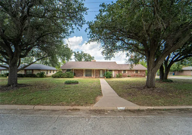 Homes for sale in Breckenridge, TX | 1508 W Elliott St, Breckenridge, TX 76424 | MLS# 21031667