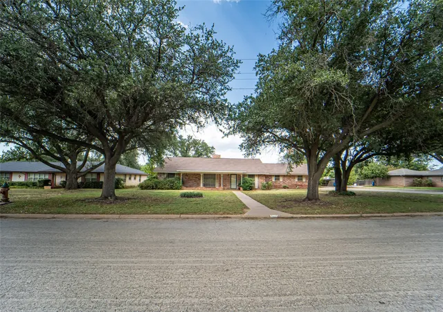 Homes for sale in Breckenridge, TX | 1508 W Elliott St, Breckenridge, TX 76424 | MLS# 21031667